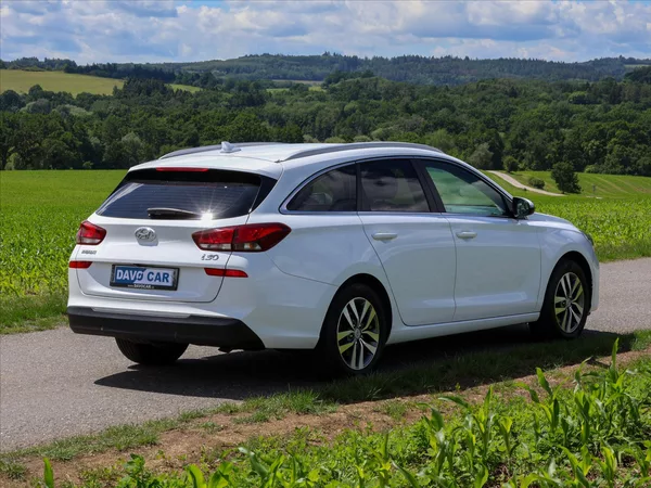 Hyundai i30 1.6 CRDi Automat CZ Style LED - foto 37