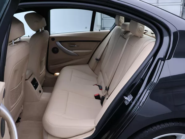 BMW Řada 3 2,0 318d M Sport Aut. CZ DPH - foto 14