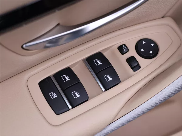 BMW Řada 3 2,0 318d M Sport Aut. CZ DPH - foto 15