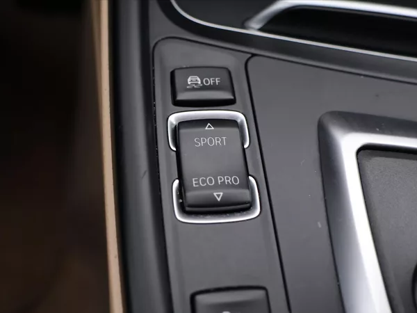 BMW Řada 3 2,0 318d M Sport Aut. CZ DPH - foto 24