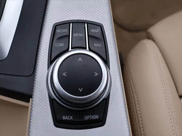 BMW Řada 3 2,0 318d M Sport Aut. CZ DPH - foto 25