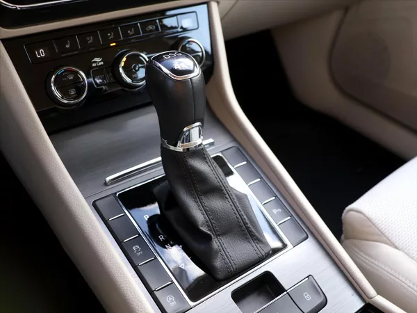 Škoda Superb 2,0 TDI DSG 4x4 CZ Style DPH - foto 15