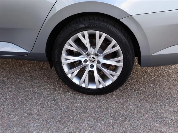 Škoda Superb 2,0 TDI DSG 4x4 CZ Style DPH - foto 16
