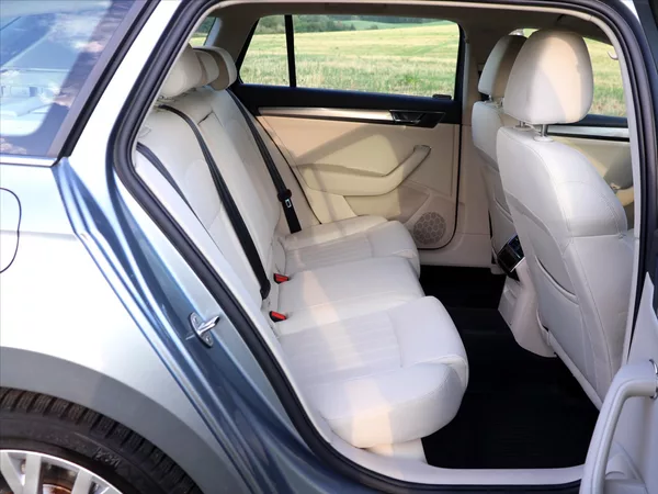 Škoda Superb 2,0 TDI DSG 4x4 CZ Style DPH - foto 6