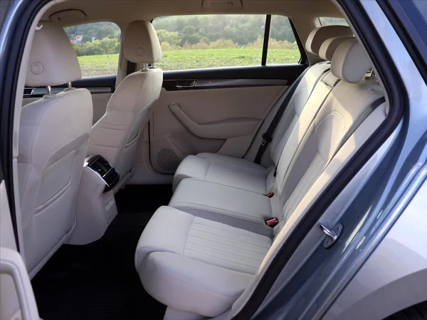 Škoda Superb 2,0 TDI DSG 4x4 CZ Style DPH - foto 7