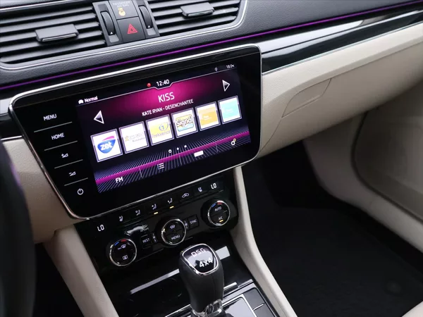 Škoda Superb 2,0 TSI 200kW L&K 4x4 DSG DPH - foto 23