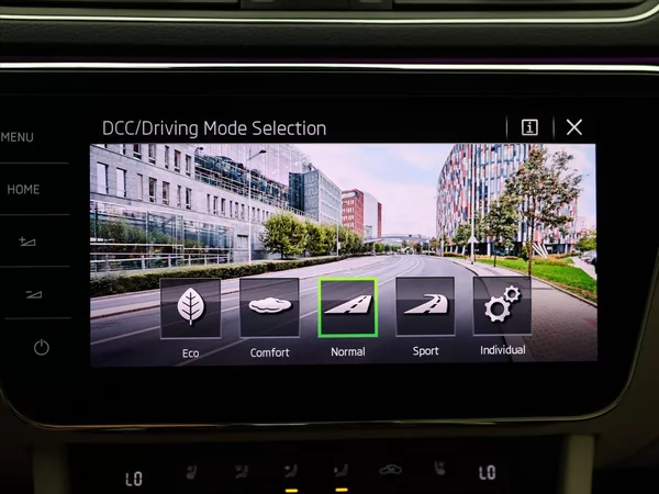 Škoda Superb 2,0 TSI 200kW L&K 4x4 DSG DPH - foto 25