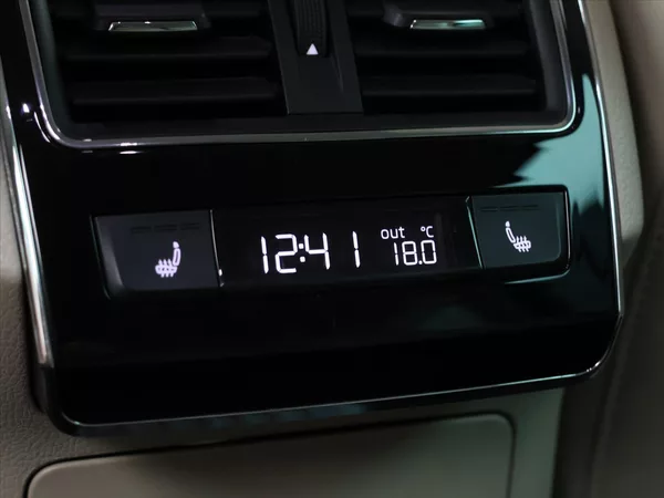Škoda Superb 2,0 TSI 200kW L&K 4x4 DSG DPH - foto 29