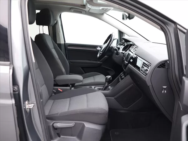 Volkswagen Touran 1,6 TDI DSG Panorama LED 1.Maj - foto 13
