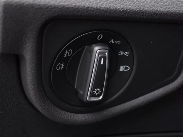 Volkswagen Touran 1,6 TDI DSG Panorama LED 1.Maj - foto 17