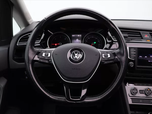 Volkswagen Touran 1,6 TDI DSG Panorama LED 1.Maj - foto 20