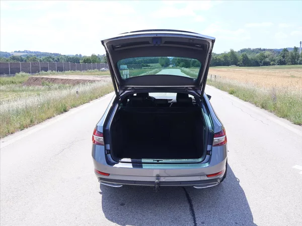 Škoda Superb 2,0 TDI 147kW CZ 4x4 L&K DSG D - foto 11