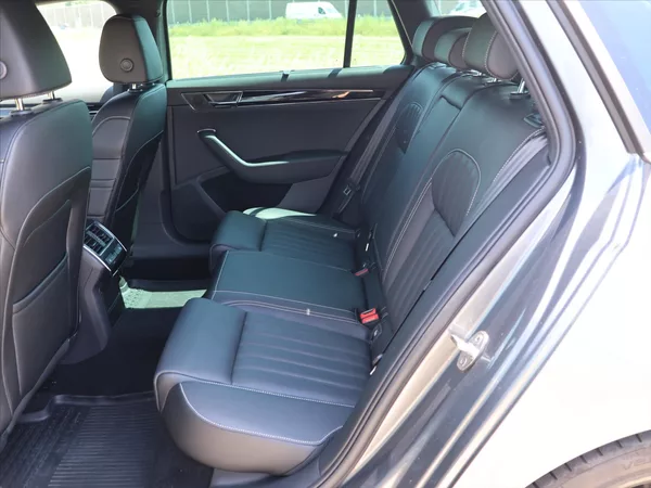 Škoda Superb 2,0 TDI 147kW CZ 4x4 L&K DSG D - foto 16