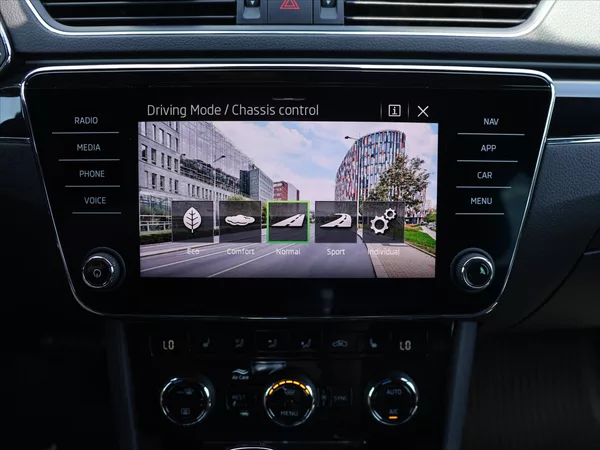 Škoda Superb 2,0 TDI 147kW CZ 4x4 L&K DSG D - foto 25