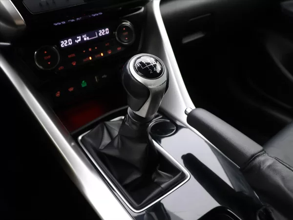 Mitsubishi Eclipse Cross 1,5 T-Mivec 120kW LED Kůže - foto 21