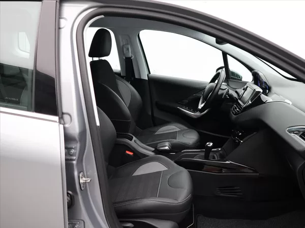 Peugeot 2008 1,2 VTi 60kW AT,Navi - foto 12