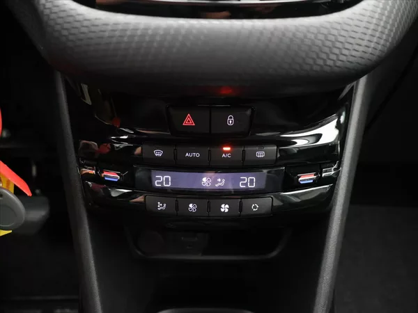 Peugeot 2008 1,2 VTi 60kW AT,Navi - foto 22