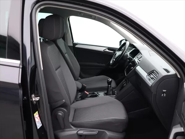 Volkswagen Tiguan 1.4 TSI 110kW Virtual 1.Maj. - foto 13