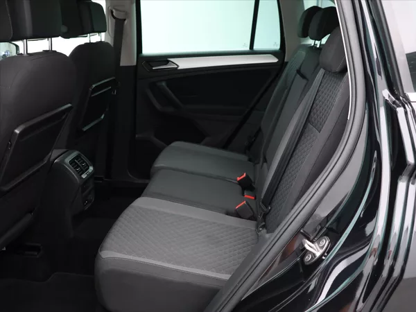 Volkswagen Tiguan 1.4 TSI 110kW Virtual 1.Maj. - foto 15