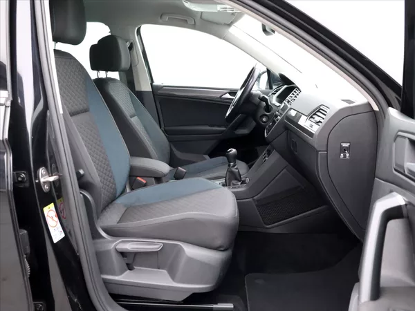 Volkswagen Tiguan 1,5 TSI 110kW LED Virtual 1.Ma - foto 12