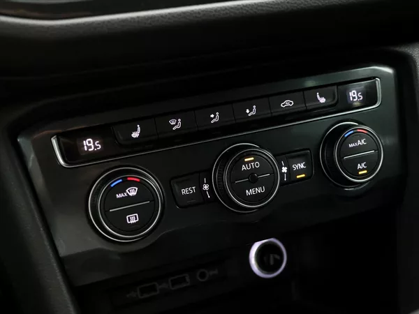 Volkswagen Tiguan 1,5 TSI 110kW LED Virtual Navi - foto 27