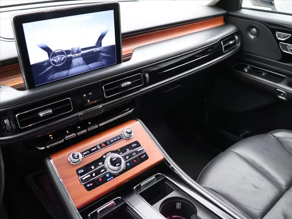 Lincoln Aviator 3,0 EvoBoost V6 AWD CZ - foto 27