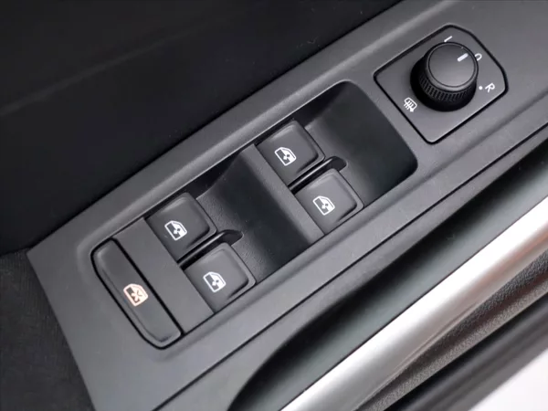 Škoda Fabia 1,0 TSI 81kW CZ Style DPH - foto 15