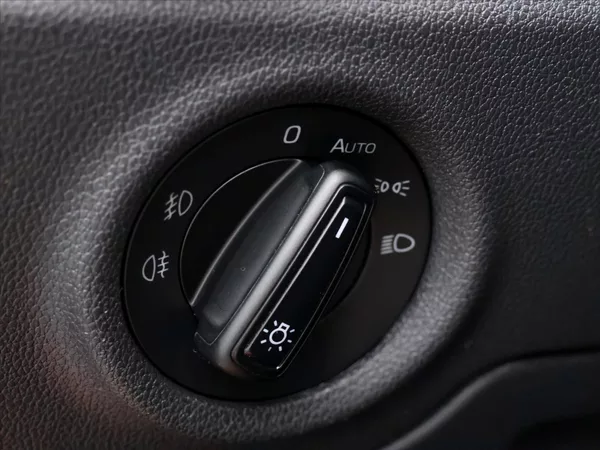 Škoda Fabia 1,0 TSI 81kW CZ Style DPH - foto 16
