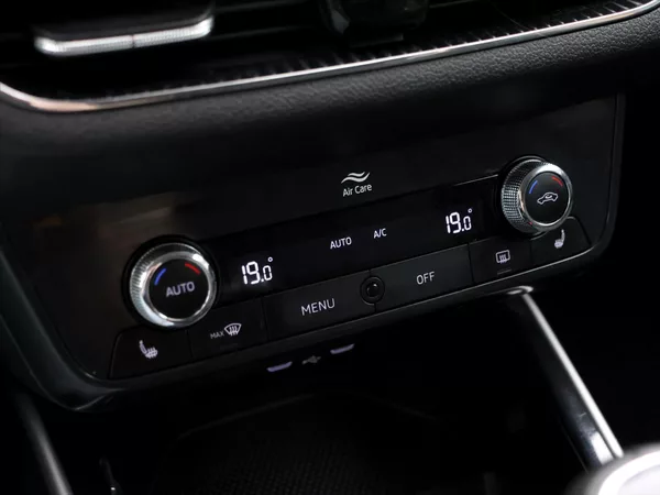 Škoda Fabia 1,0 TSI 81kW CZ Style DPH - foto 26