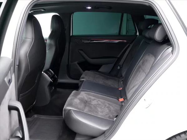 Škoda Superb 2,0 TDI DSG 4x4 Sportline - foto 15