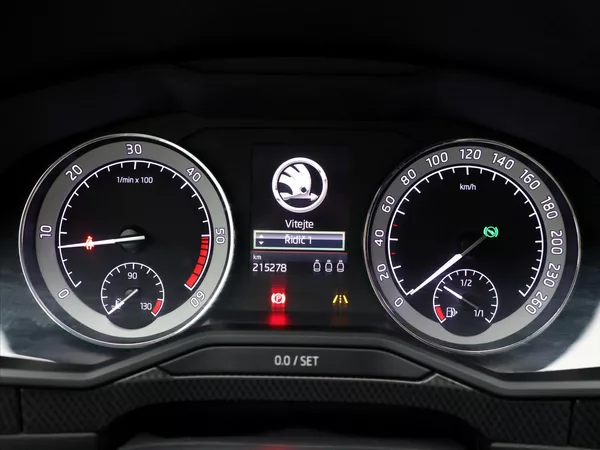 Škoda Superb 2,0 TDI DSG 4x4 Sportline - foto 18