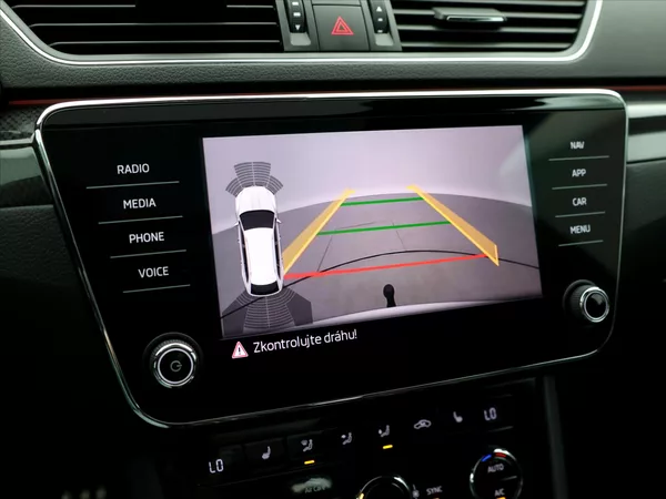 Škoda Superb 2,0 TDI DSG 4x4 Sportline - foto 27