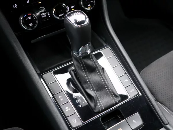 Škoda Superb 2,0 TDI DSG 4x4 Sportline - foto 29