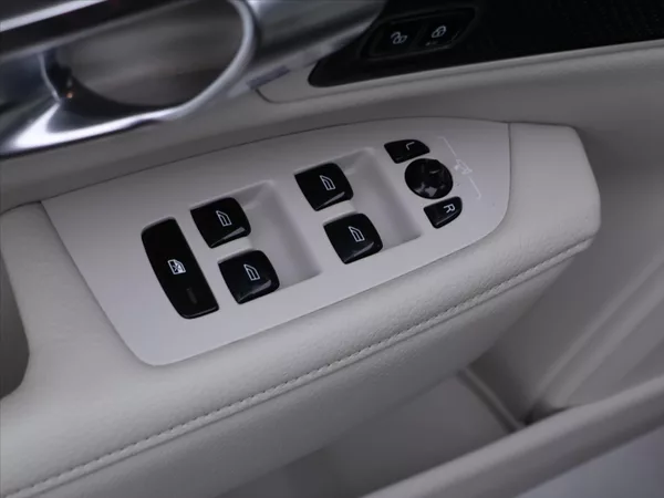 Volvo V90 2,0 D4 140kW Drive-E Momentum - foto 15