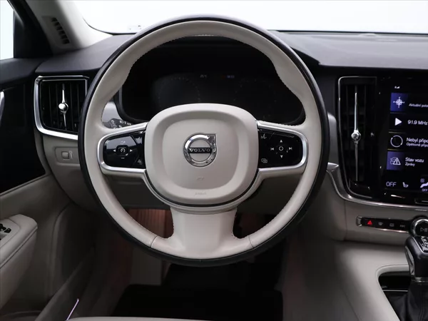 Volvo V90 2,0 D4 140kW Drive-E Momentum - foto 16