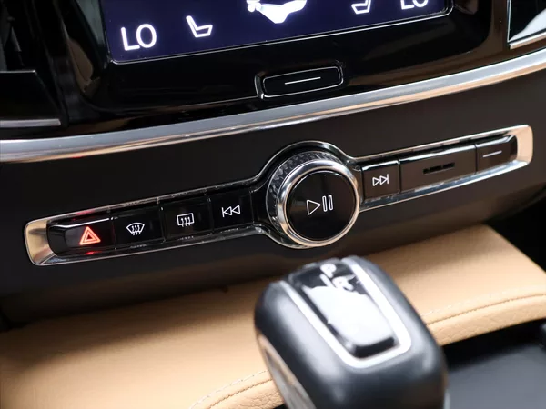 Volvo V90 2.0 D3 110kW Momentum LED - foto 27