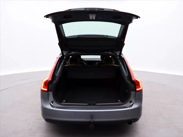 Volvo V90 2.0 D3 110kW Momentum LED - foto 9