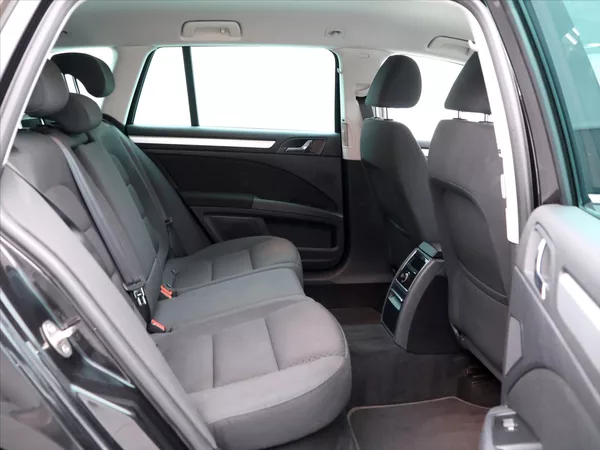 Škoda Superb 2,0 TDI 125kW Ambition DSG - foto 12