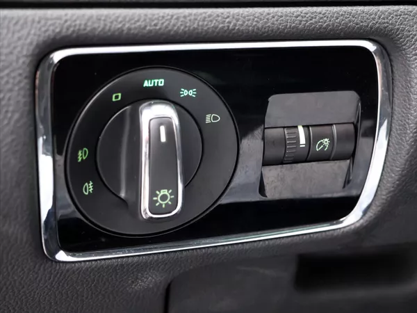 Škoda Superb 2,0 TDI 125kW Ambition DSG - foto 16