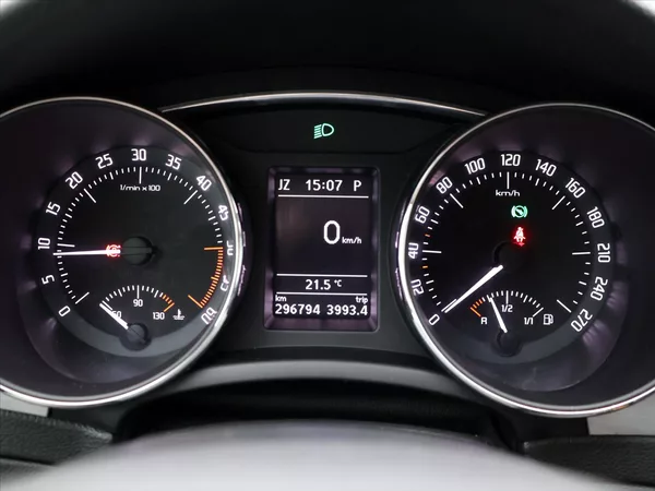 Škoda Superb 2,0 TDI 125kW Ambition DSG - foto 17