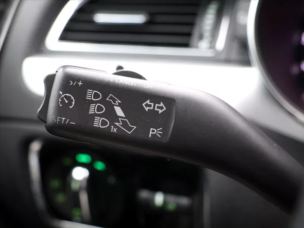 Škoda Superb 2,0 TDI 125kW Ambition DSG - foto 18
