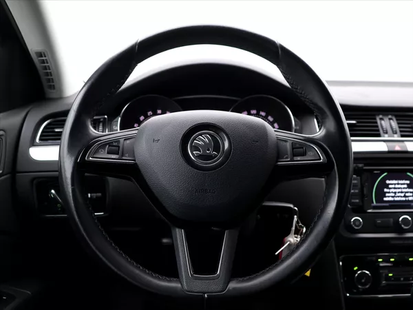 Škoda Superb 2,0 TDI 125kW Ambition DSG - foto 19