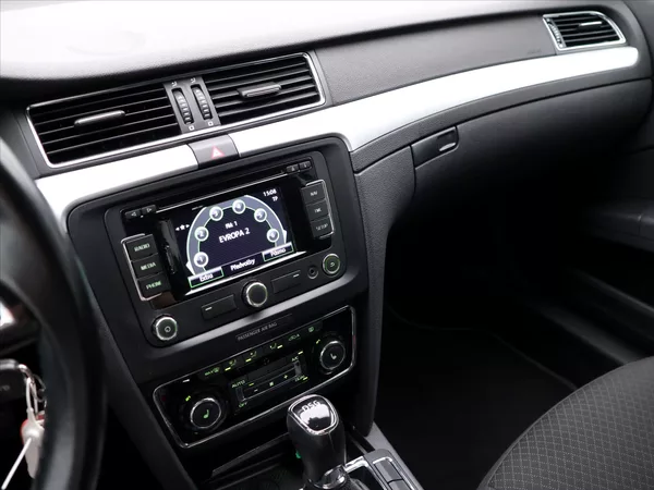 Škoda Superb 2,0 TDI 125kW Ambition DSG - foto 25
