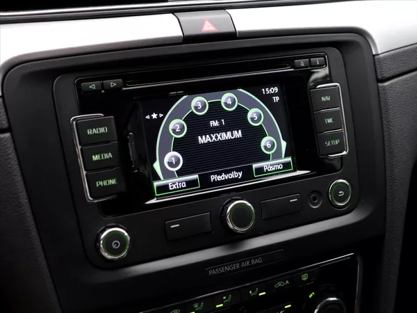 Škoda Superb 2,0 TDI 125kW Ambition DSG - foto 26