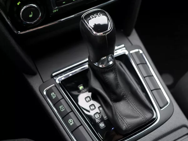 Škoda Superb 2,0 TDI 125kW Ambition DSG - foto 29