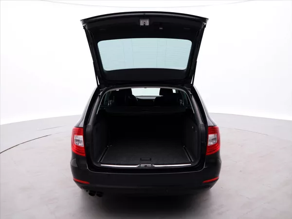 Škoda Superb 2,0 TDI 125kW Ambition DSG - foto 8