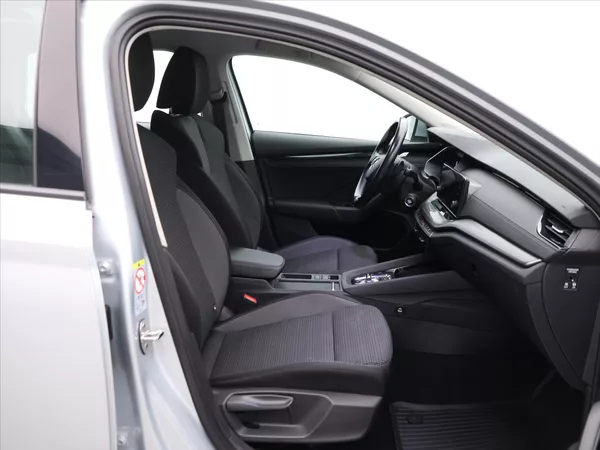Škoda Octavia 2,0 TDI 110kW 4x4 DSG DPH CZ - foto 12