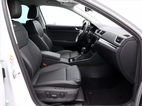 Škoda Superb 2,0 TDI 147kW DSG 4x4 L&K DPH - foto 13