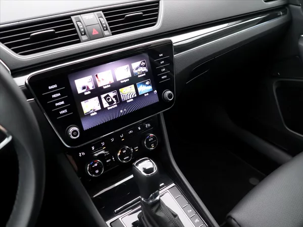 Škoda Superb 2,0 TDI 147kW DSG 4x4 L&K DPH - foto 28