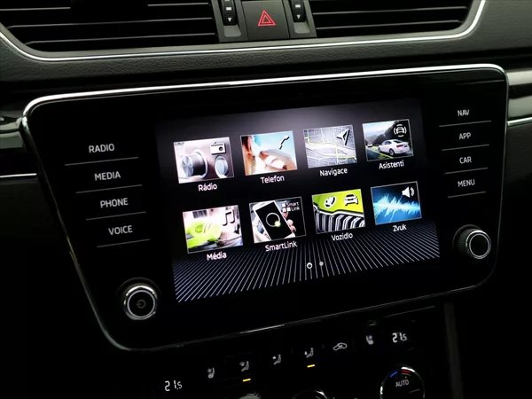 Škoda Superb 2,0 TDI 147kW DSG 4x4 L&K DPH - foto 29